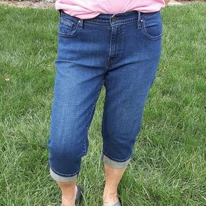 Levi dark wash 515 capris